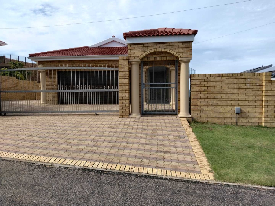 To Let 4 Bedroom Property for Rent in Reebok Western Cape
